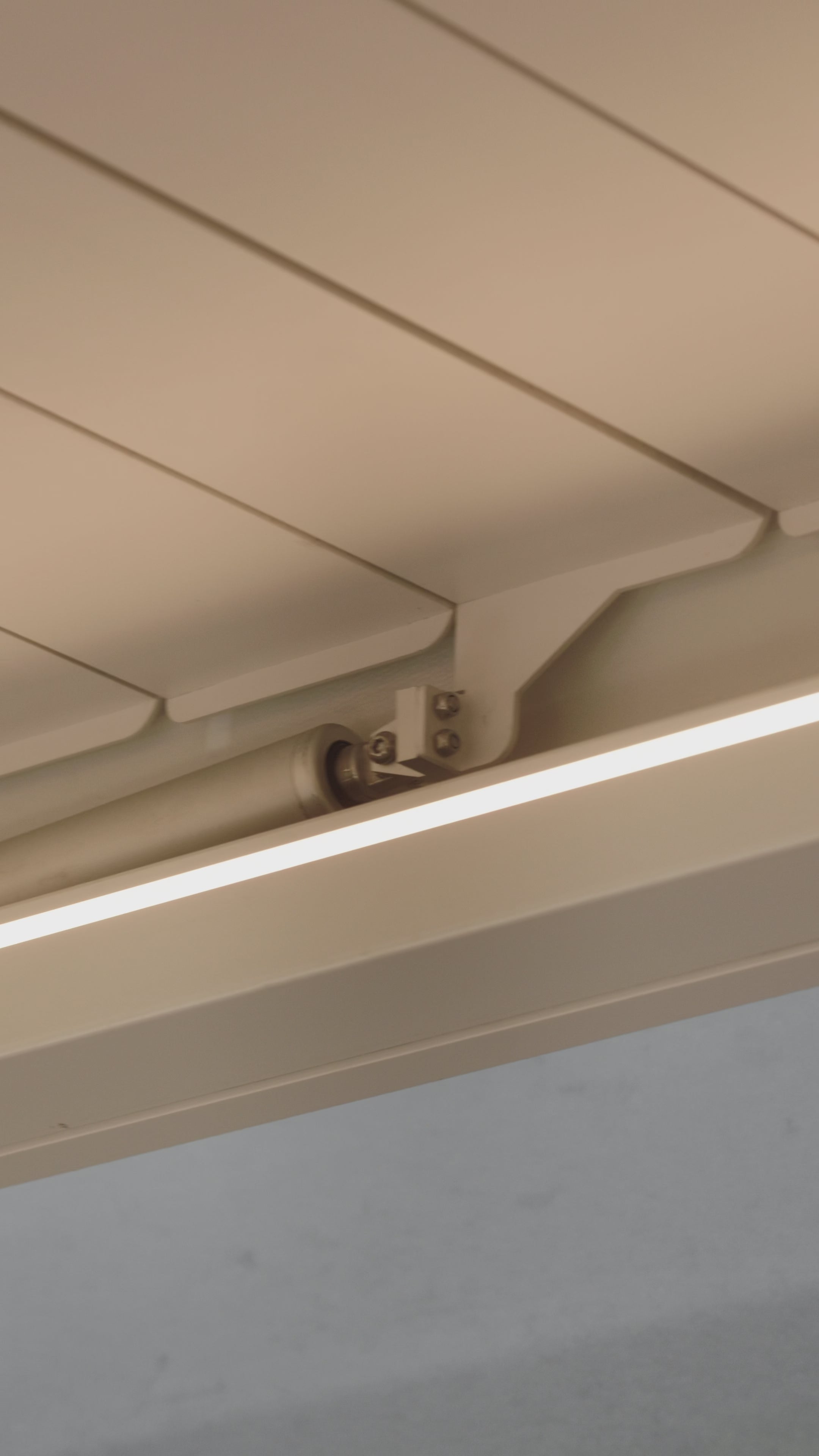 Motorized Roof+LED Lighting +App Control