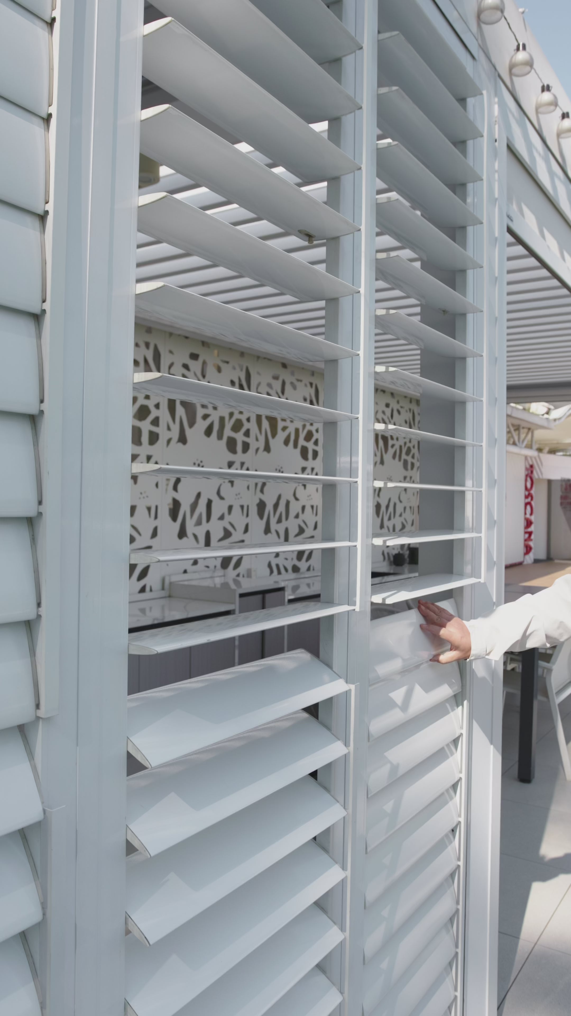 OVIA Aluminum Slats Wall